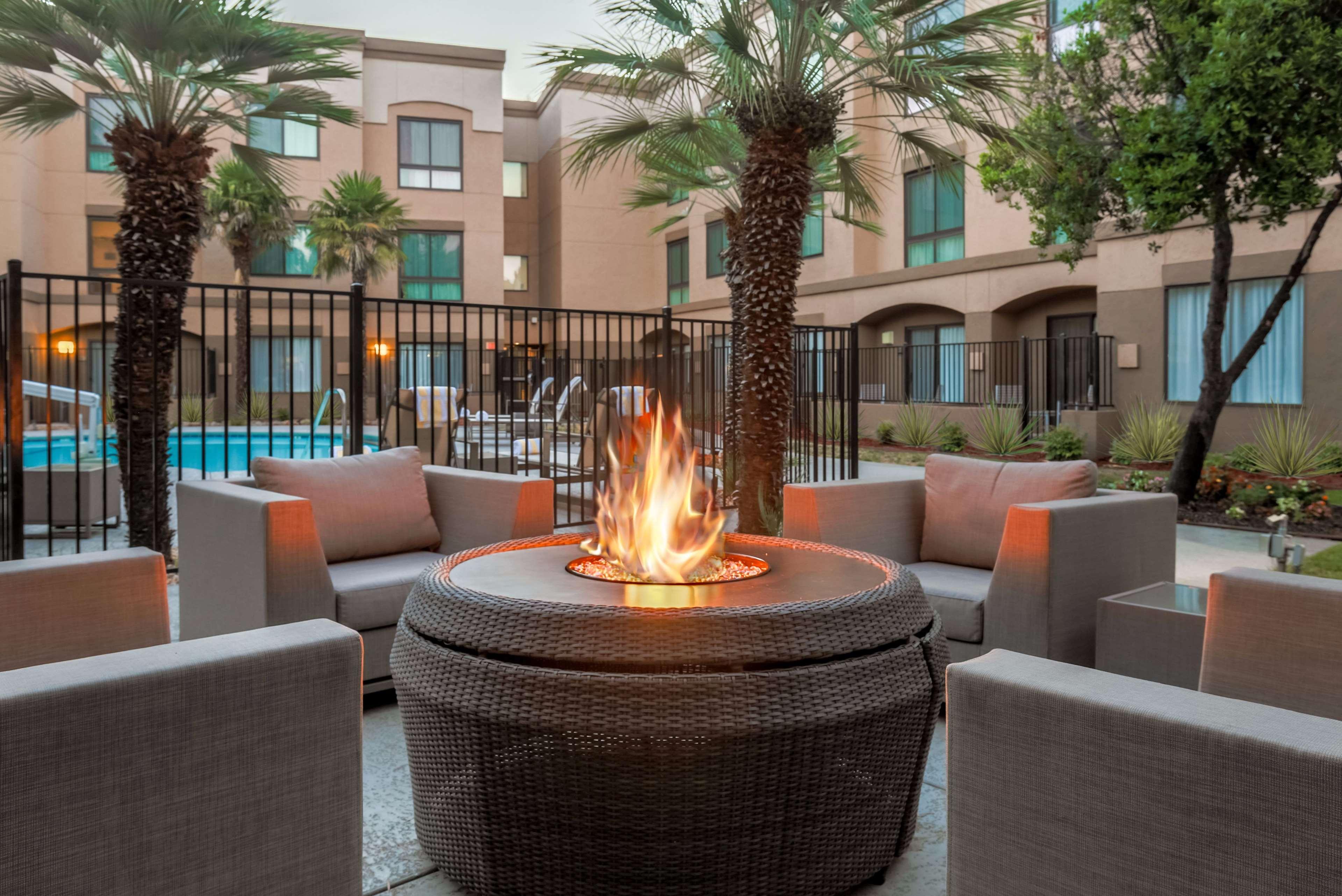 Doubletree Suites By Hilton Hotel Sacramento - Ранчо Кордова Экстерьер фото