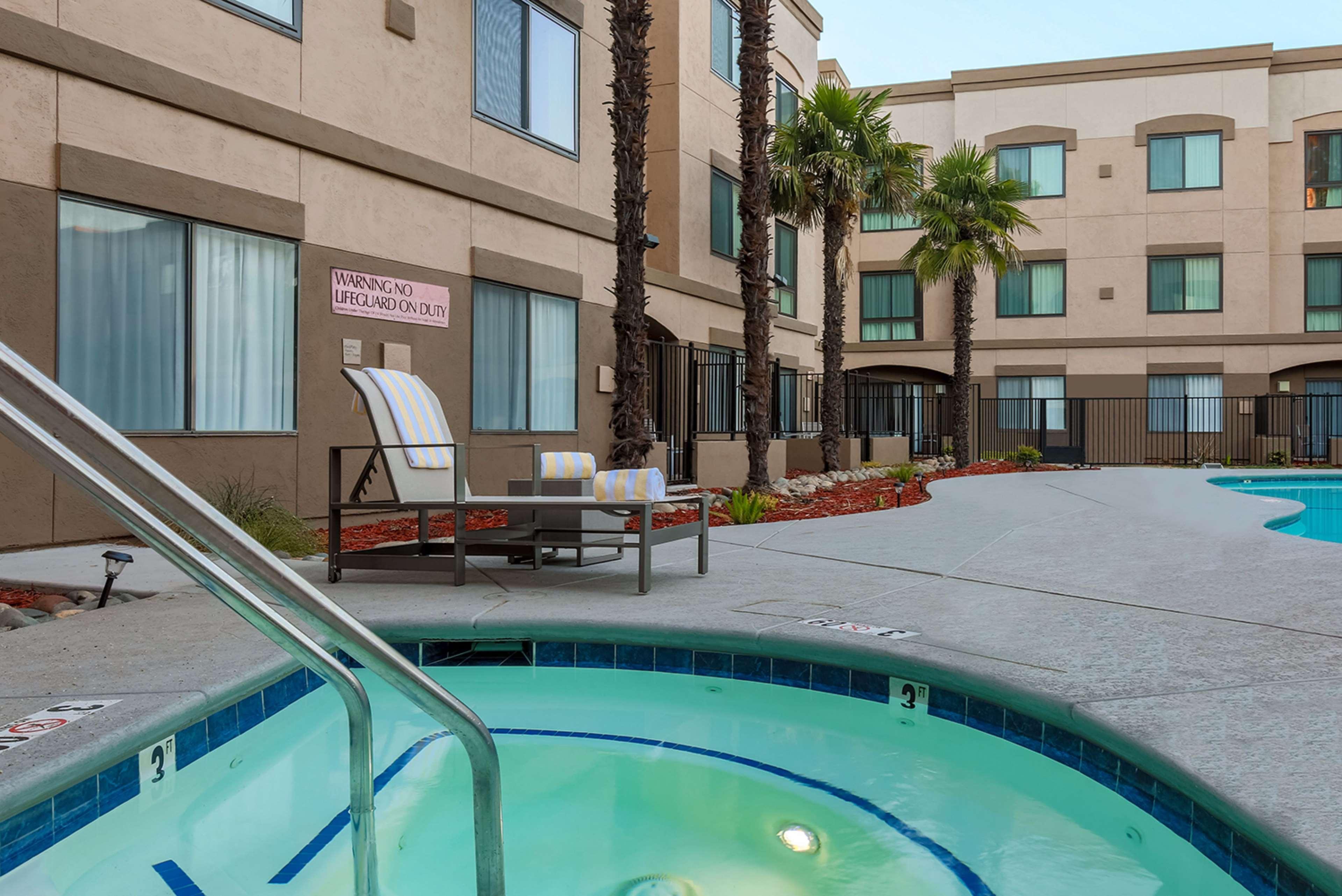 Doubletree Suites By Hilton Hotel Sacramento - Ранчо Кордова Экстерьер фото