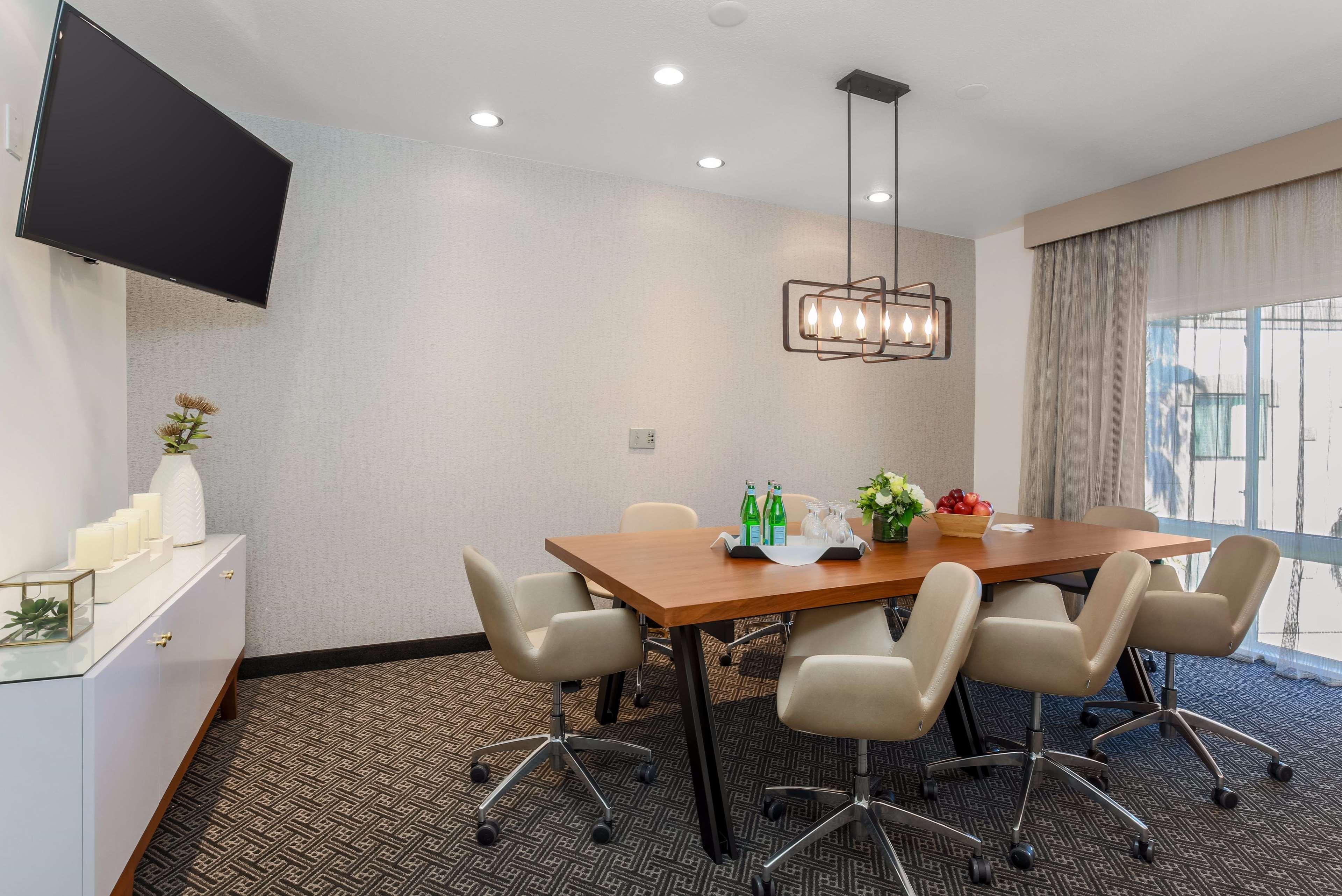Doubletree Suites By Hilton Hotel Sacramento - Ранчо Кордова Экстерьер фото