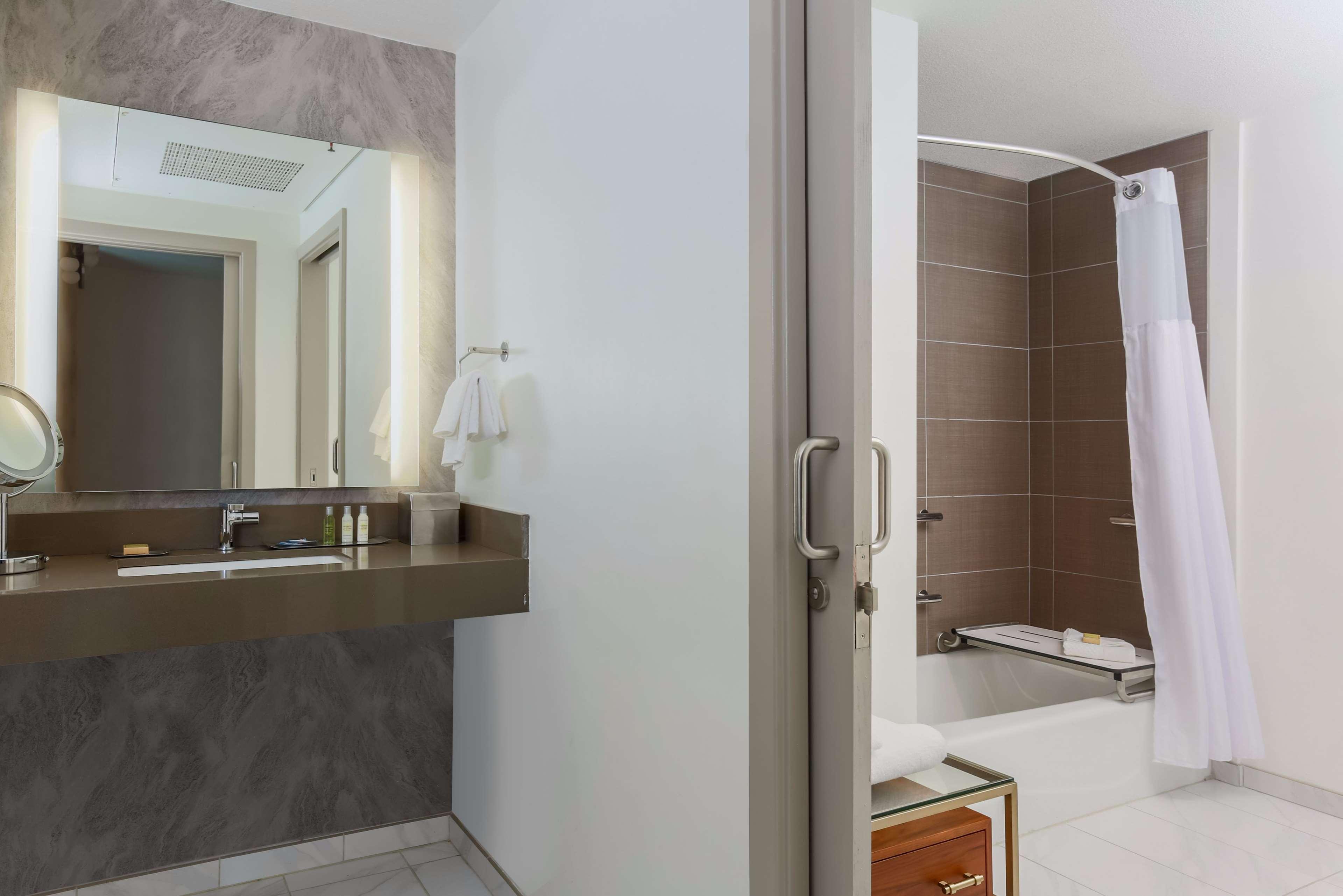 Doubletree Suites By Hilton Hotel Sacramento - Ранчо Кордова Экстерьер фото