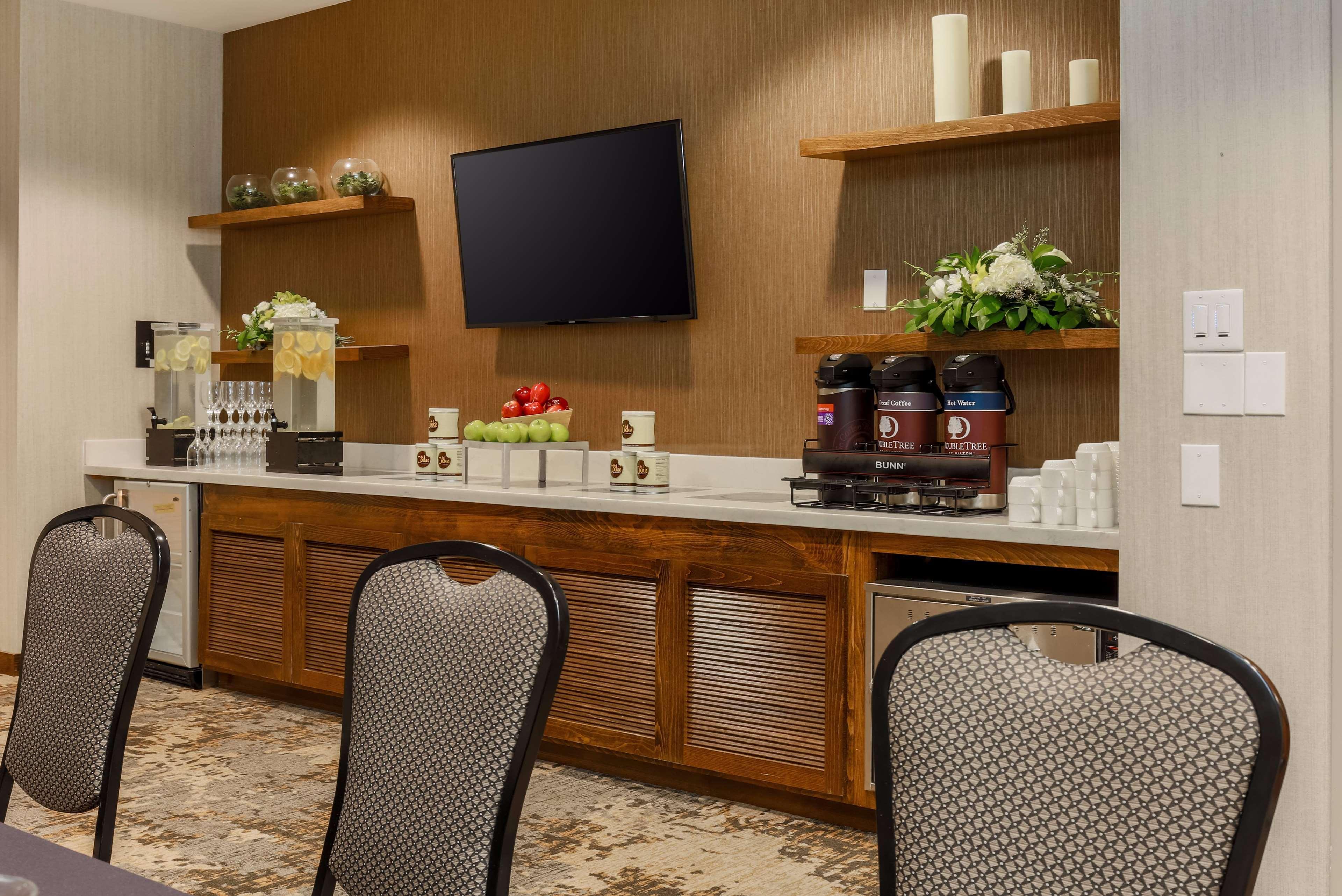 Doubletree Suites By Hilton Hotel Sacramento - Ранчо Кордова Экстерьер фото